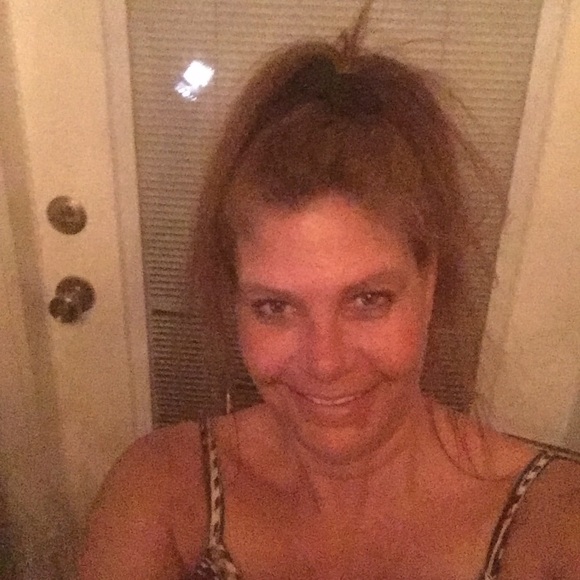 Meet your Posher, Sandra - Picture 1 of 1